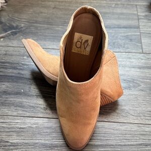 DV by Dolce Vita Women's Light Brown Ankle Booties